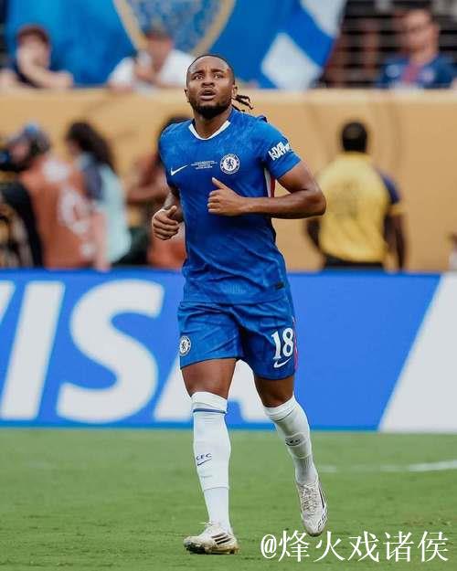 庆祝世俱杯冠军！恩昆库晒照：用一座伟大奖杯为赛季画上完美句号