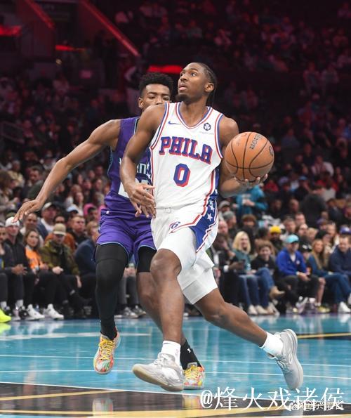 乔治砍下29分助76人终结黄蜂6连败 雷霆全队发力击败爵士 乔治砍下29分助76人终结黄蜂6连败 雷霆全队发力击败爵士